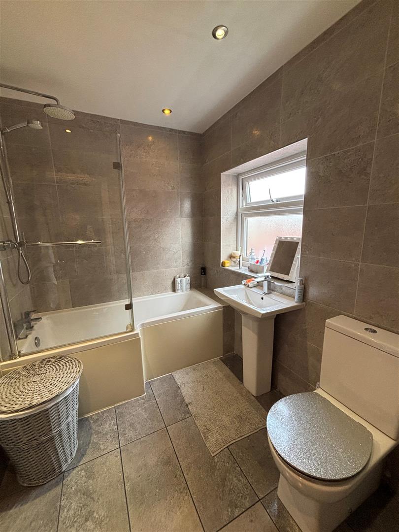 Rothesay Drive, Liverpool - photo 13 of 22